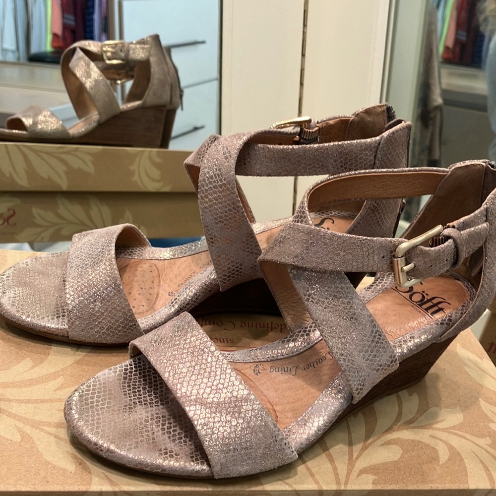 Sofft Tan Wedges with Textured Straps